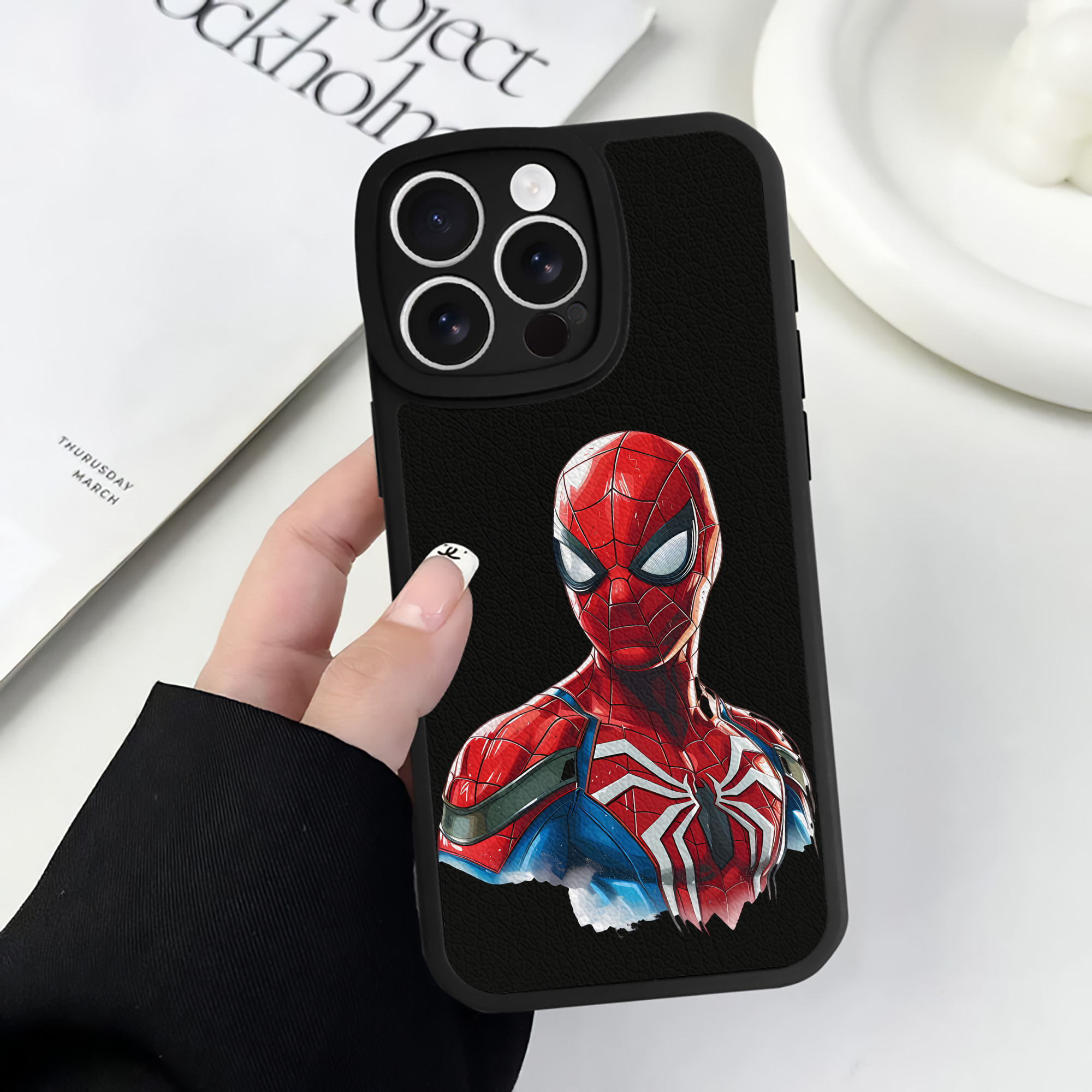Spider Man スパイダーマン 【iPhone 16シリーズ対応】シリコンスマホケース（レザー調） 材質：シリコン